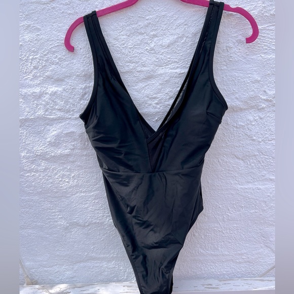 One Piece swimsuit - Picture 1 of 7